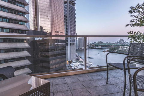 Story Bridge/River Views,  Pool, Gym, Netflix, Carpark - New Castle Holiday 2