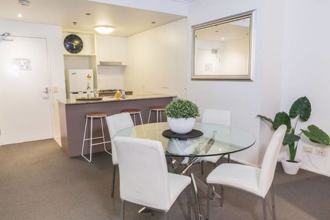 Story Bridge/River Views,  Pool, Gym, Netflix, Carpark - New Castle Holiday 1