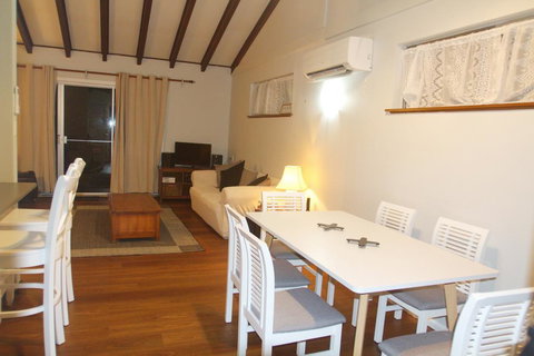 Stouty's At Hat Head - New Castle Holiday 1