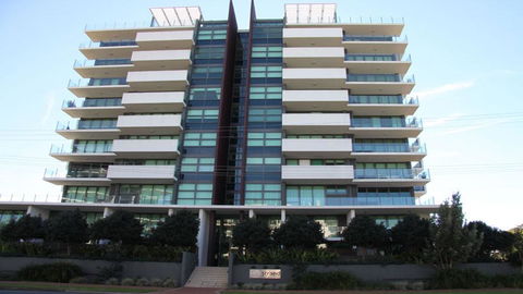 Strand Beachside 303 - New Castle Holiday 0