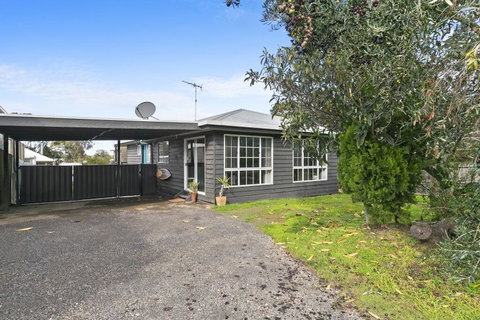 Strathmore Beach House 67 - New Castle Holiday 1