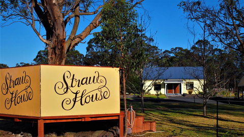 Straw House B And B - New Castle Holiday 0