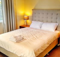 Stroll to the City Center in Minutes - New Castle Holiday