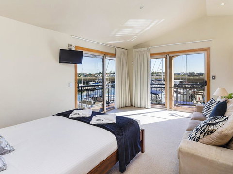 Stunning 3 Bedroom Villa At Hope Harbour Marina - New Castle Holiday 2