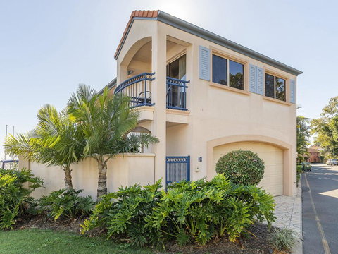 Stunning 3 Bedroom Villa At Hope Harbour Marina - New Castle Holiday 3