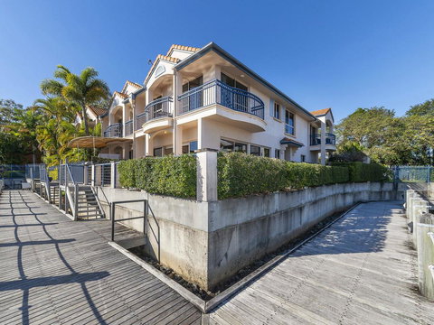 Stunning 3 Bedroom Villa At Hope Harbour Marina - New Castle Holiday 1