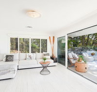 Stunning Oceanview Retreat Between Beach and Bush - New Castle Holiday