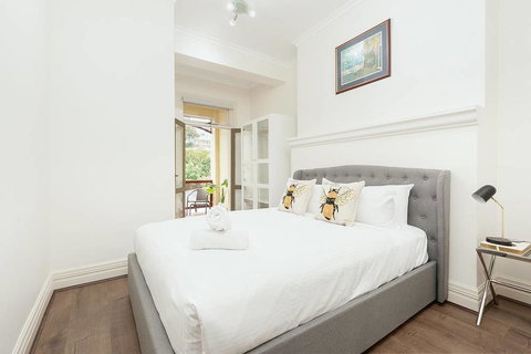 STUNNING SYDNEY HOME 1 - New Castle Holiday 1