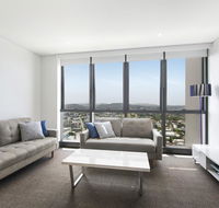 Stunning Views on the 41st Floor - New Castle Holiday