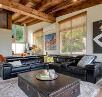 STYLISH  RELAXED LAKE HOME // NARRABEEN - New Castle Holiday