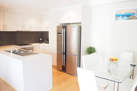 Stylish 2x2 W/ Carpark In Perth - New Castle Holiday 3