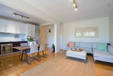 Stylish And Spacious Beach Apartment - New Castle Holiday 0