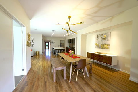 Stylish Luxe House For Big Group Near Shopping Center - New Castle Holiday 0