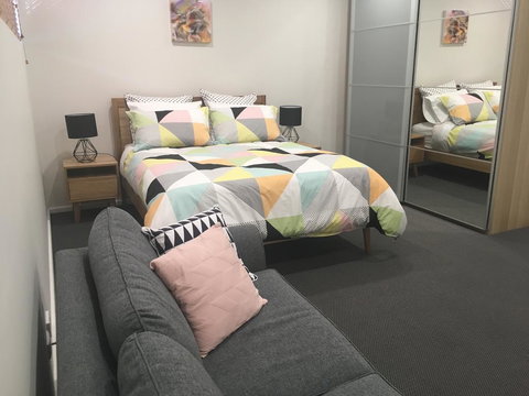 Stylish North Perth On Cafe Strip - New Castle Holiday 2