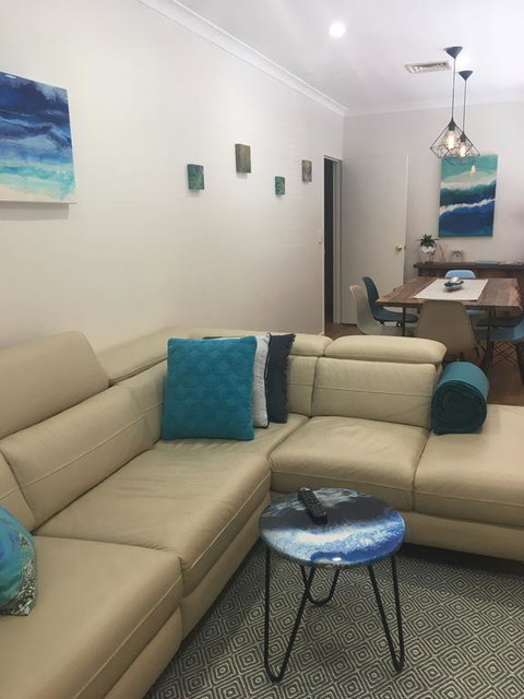 Stylish North Perth On Cafe Strip - New Castle Holiday 1