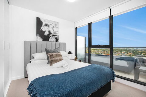 Stylish One-Bed Apartment With Balcony And Parking - New Castle Holiday 1