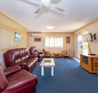 Stylish Unit Opposite Foreshore - Sylvan Beach Esp Bellara - New Castle Holiday