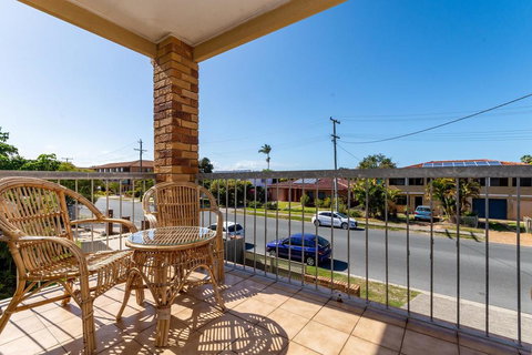 Stylish Unit Opposite Foreshore - Sylvan Beach Esp, Bellara - New Castle Holiday 3