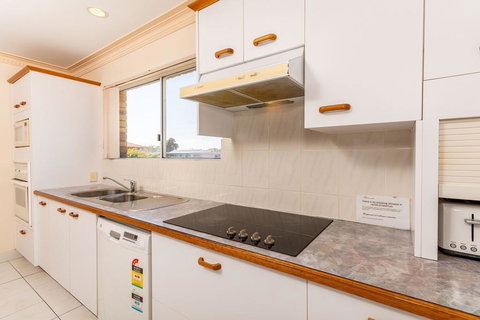 Stylish Unit Opposite Foreshore - Sylvan Beach Esp, Bellara - New Castle Holiday 2
