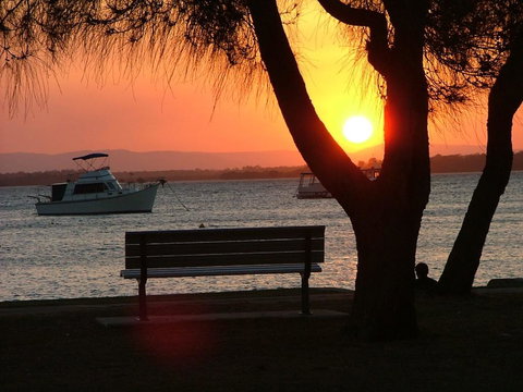 Stylish Unit Opposite Foreshore - Sylvan Beach Esp, Bellara - New Castle Holiday 1