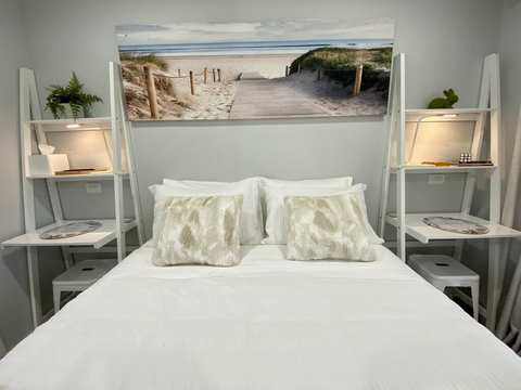 STYLISH UNIT - CLOSE TO DREAMWORLD - New Castle Holiday 2