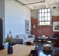 Stylish Warehouse Conversion In The Heart of Fitzroy - New Castle Holiday