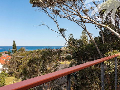 Summer Folly 1 - New Castle Holiday 0