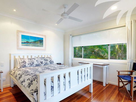 Summer Folly 1 - New Castle Holiday 2