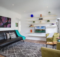 Sun-Drenched Apartment in a Peaceful Location - New Castle Holiday