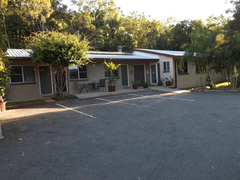 Sunbird Motel - New Castle Holiday 1