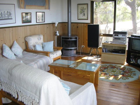 Sunningdale Beach House 16 - New Castle Holiday 3