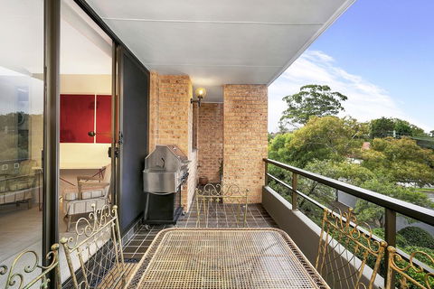 Sunny And Spacious Two Bedroom Apartment - SPF13 - New Castle Holiday 1