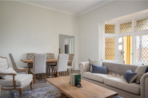 Sunny Apartment With Private Parking - New Castle Holiday 0