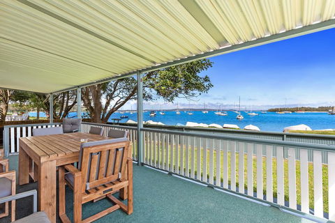 Sunset Beach House - Soldiers Point Sleeps 9 - New Castle Holiday 0