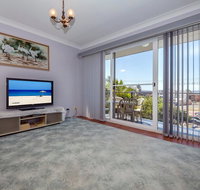 Sunset Towers Unit 2/25 Donald Street - New Castle Holiday