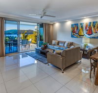 Superior Poinciana 011 on Hamilton Island - New Castle Holiday