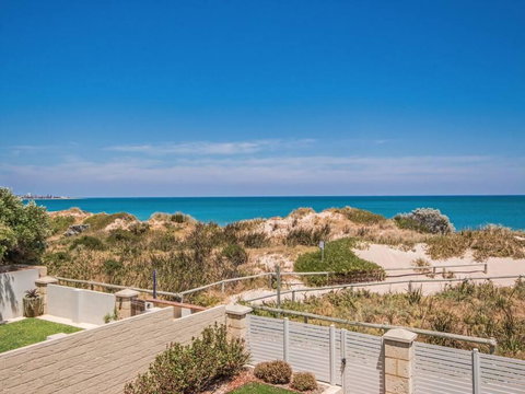 Surf And Sun In Silver Sands - New Castle Holiday 2