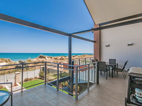 Surf And Sun In Silver Sands - New Castle Holiday 0