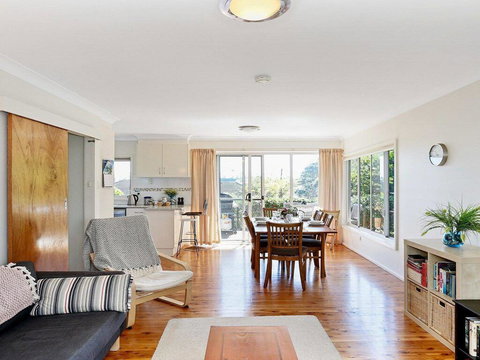 Surf Beach Views - Quiet Position, Close To Beach - New Castle Holiday 2