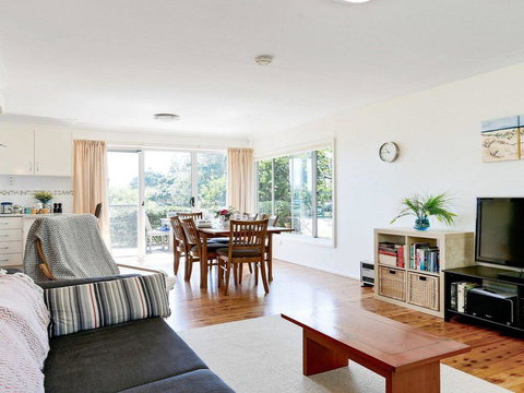 Surf Beach Views - Quiet Position, Close To Beach - New Castle Holiday 3