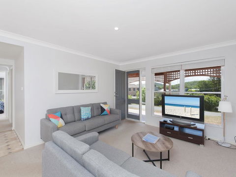 Surf Break - 10A Tuna (Downstairs) - New Castle Holiday 1