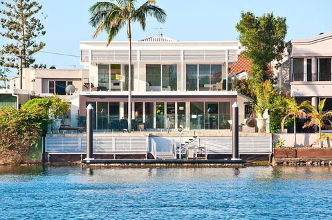 Surfers Paradise Escape - Waterfront House - New Castle Holiday 0