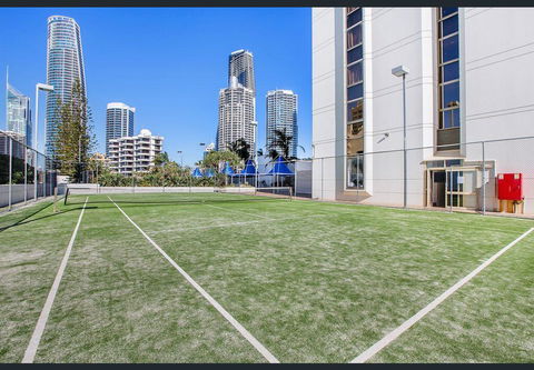 Surfers Paradise Ocean View. Sleeps 4. Free WIFI - New Castle Holiday 3