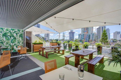 Surfers Paradise Ocean View. Sleeps 4. Free WIFI - New Castle Holiday 2