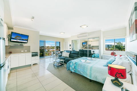 Suttons Beach Apartments - New Castle Holiday 1