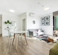 Swainson on Synagogue - New Castle Holiday