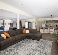 Swanway - Pet Friendly - 10 Min Walk to Beach - New Castle Holiday