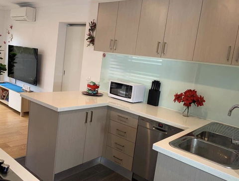 Sweet Home On Elgar - New Castle Holiday 2