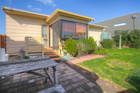 Swimmers Rest - Uninterrupted Panoramic Ocean Views - 1 Bedroom - New Castle Holiday 1