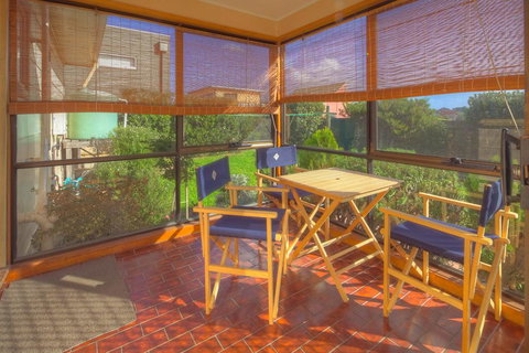 Swimmers Rest - Uninterrupted Panoramic Ocean Views - 1 Bedroom - New Castle Holiday 3